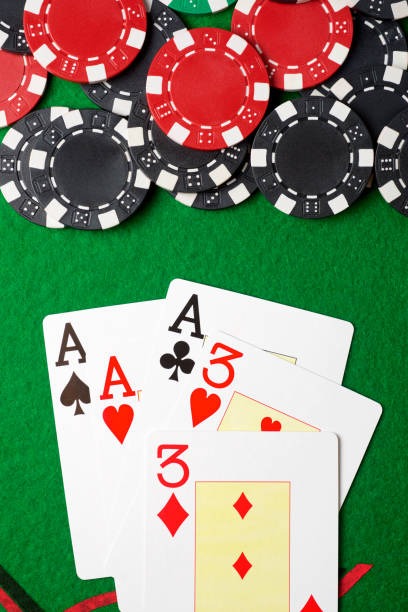 hokipalace login mobile app interface showing slot games and live-dealer tables