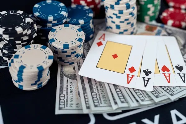 Multi-line slot game showing payline combinations and symbol values